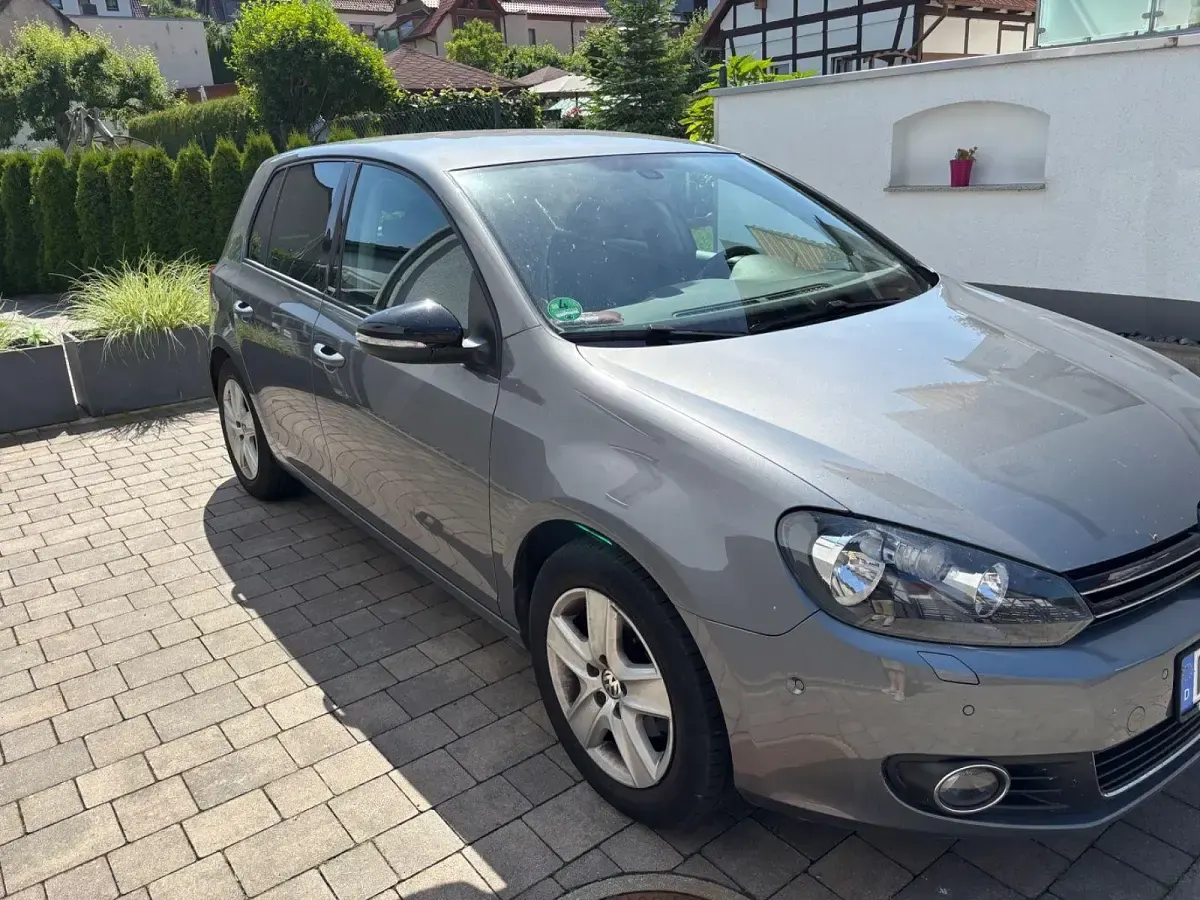 Gebraucht VW Golf VI Style 105 PS (77 kW) 2011 Grau Kleinwagen
