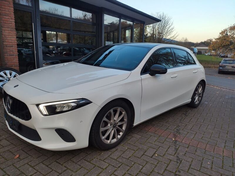 Weiß Gebraucht 2018 Mercedes A200 Limousine | 17.900 € (Fairer Preis) - Bild 1/4