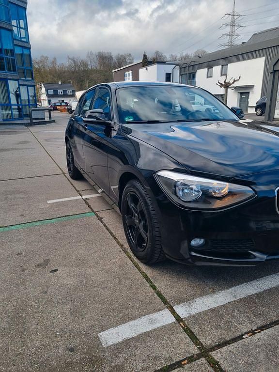 Gebraucht BMW 114 102 PS (75 kW) 2014 Schwarz Kleinwagen