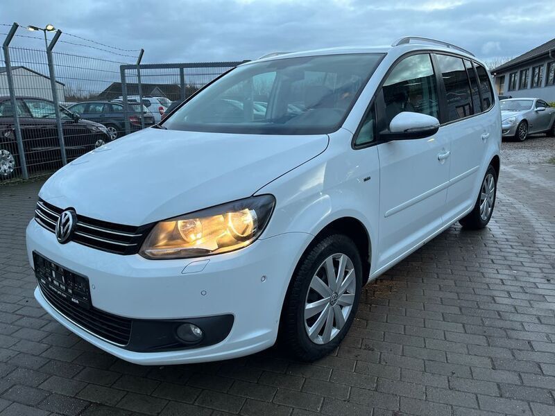 Weiß Gebraucht 2014 VW Touran Cup Van / Kleinbus | 7.990 € (Guter Preis) - Bild 1/4