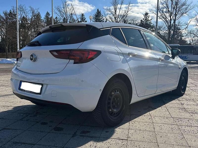 Używany Opel Astra 145 KM (106 kW) 2020 Biały Sedan/Limuzyna