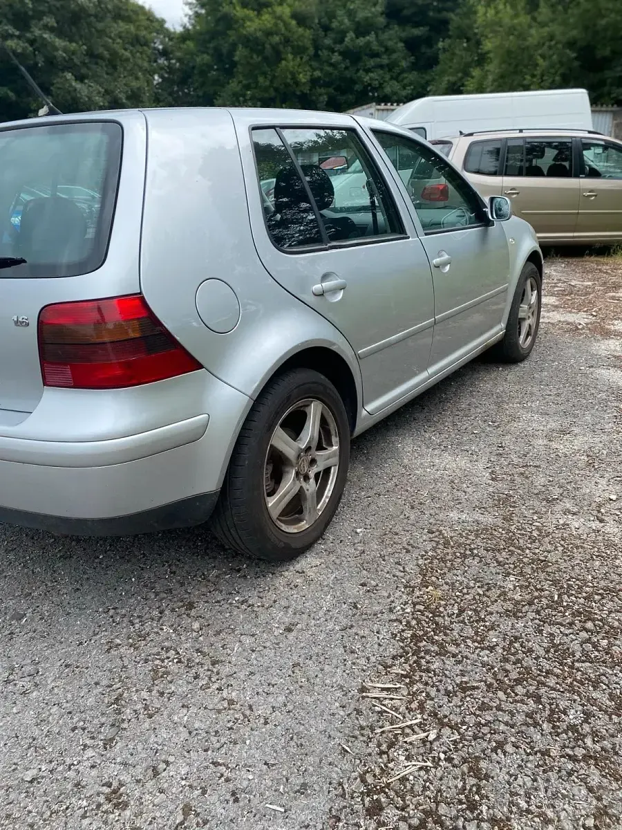 Gebraucht VW Golf IV 102 PS (75 kW) 2002 Silber Kleinwagen