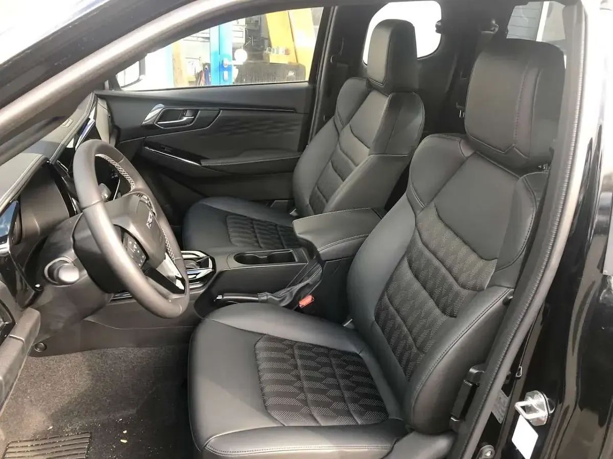 Neu Isuzu D-Max 163 PS (119 kW) 2025 Grau Pickup