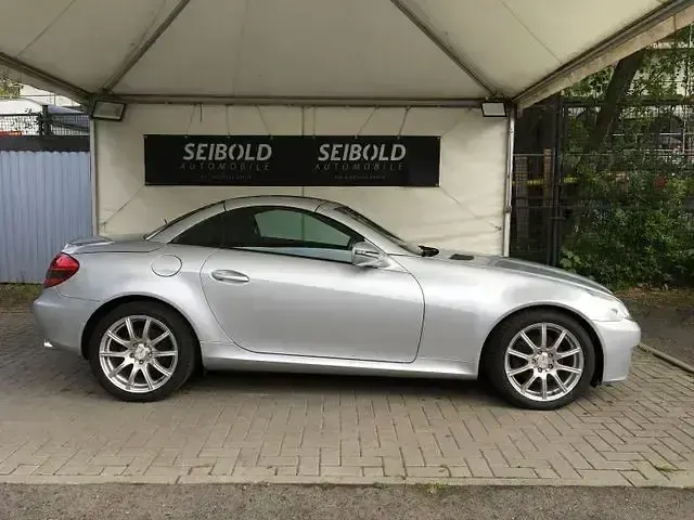 Gebraucht Mercedes SLK300 231 PS (169 kW) 2009 Silber Cabrio