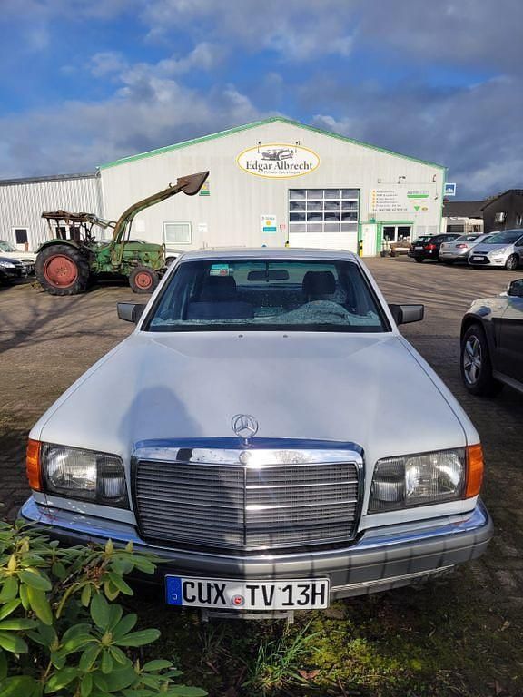 Weiß Gebraucht 1986 Mercedes S300 Limousine | 24.900 € - Bild 1/4