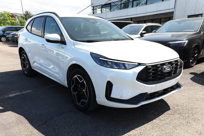 Neu Ford Kuga ST-Line 182 PS (133 kW) 2025 Frozen white SUV