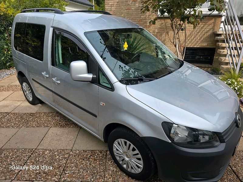 Grau Gebraucht 2014 VW Caddy Van / Kleinbus | 12.799 € - Bild 1/4