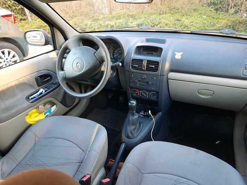 Gebraucht Renault Clio II 75 PS (55 kW) 2001 Limousine