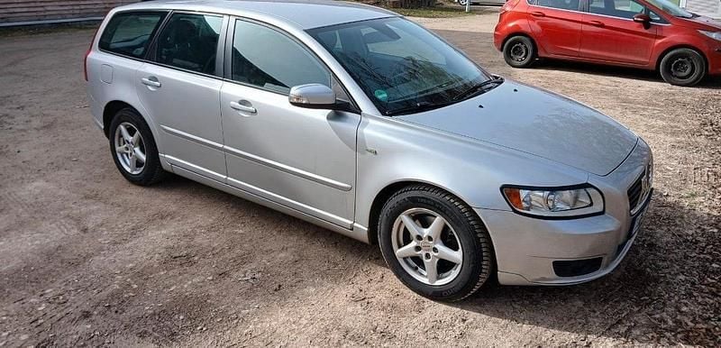 Gebraucht Volvo V50 109 PS (80 kW) 2009 Silber Kombi