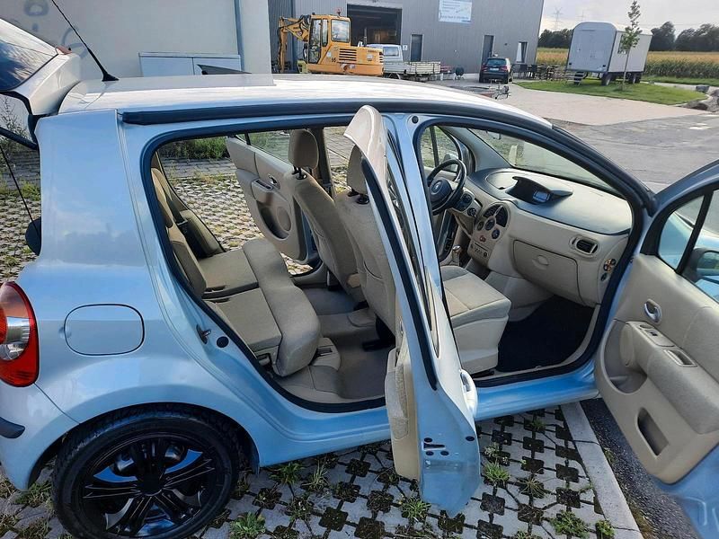 Grau Gebraucht 2005 Renault Modus Van / Kleinbus | 1.999 € (Etwas zu teuer) - Bild 1/4