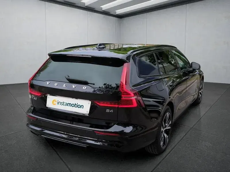 Gebraucht Volvo V60 Plus 197 PS (144 kW) 2024 Schwarz Kombi