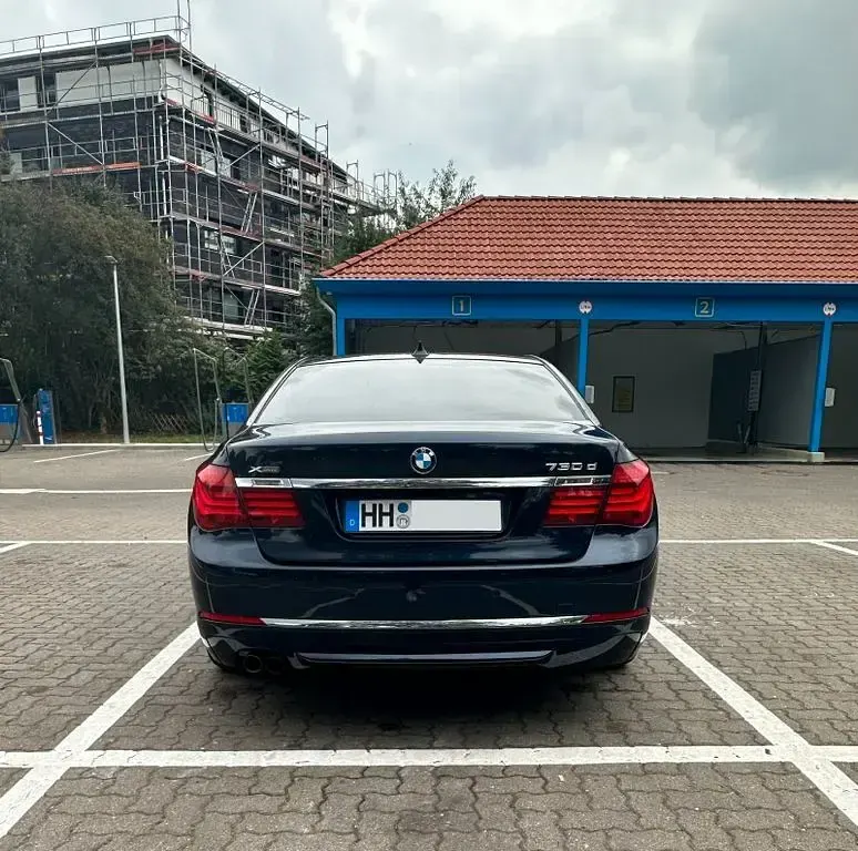 Gebraucht BMW 730 258 PS (189 kW) 2013 Blau Limousine