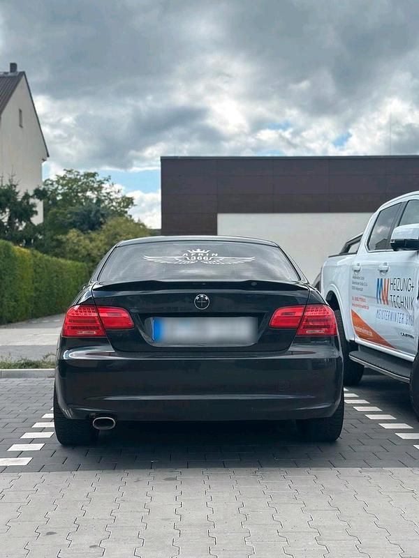 Gebraucht BMW 320 184 PS (135 kW) 2012 Schwarz Coupé