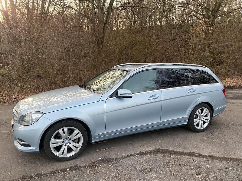 Silber Gebraucht 2012 Mercedes C220 Avantgarde Kombi | 10.800 € (Fairer Preis) - Bild 1/4