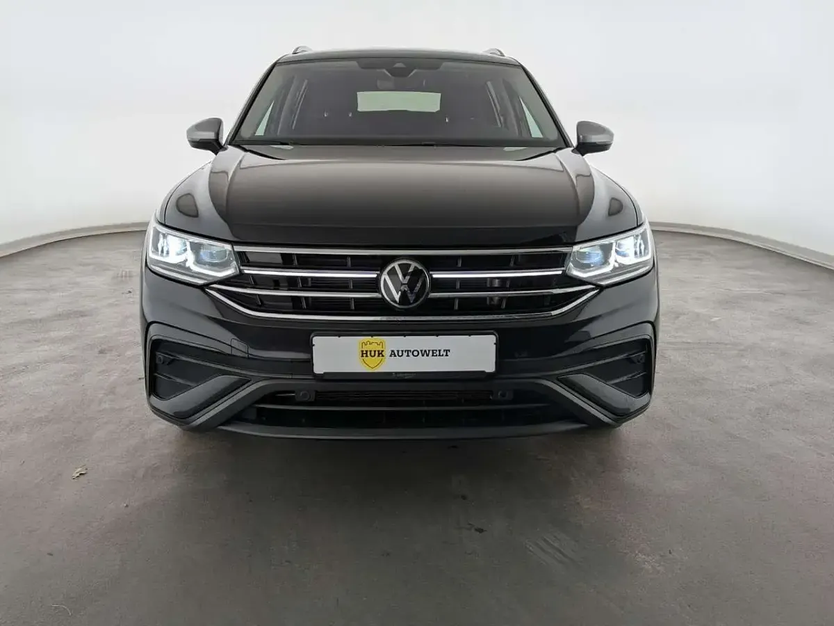 Gebraucht VW Tiguan Allspace Life 200 PS (147 kW) 2024 Deep black SUV
