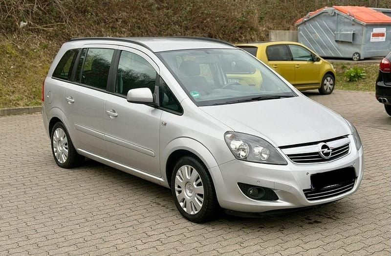 Gebraucht Opel Zafira 125 PS (91 kW) 2012 Silber Van / Kleinbus