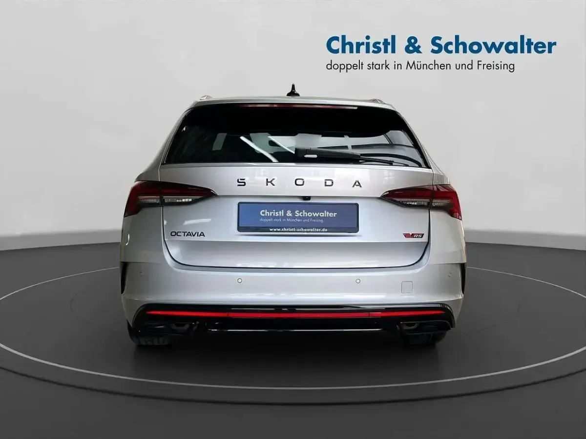 Gebraucht Skoda Octavia RS 265 PS (194 kW) 2025 Brilliant silber metallic Kombi