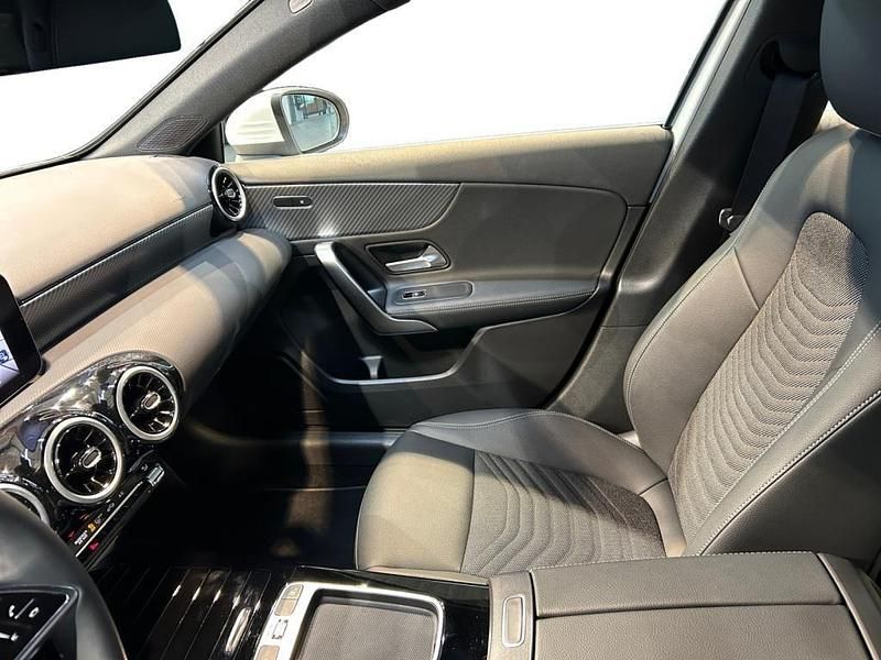 Gebraucht Mercedes A200 Progressive 163 PS (119 kW) 2024 Weiß Limousine