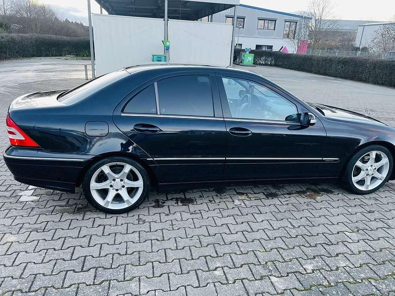 Gebraucht Mercedes C230 Avantgarde 204 PS (150 kW) 2005 Schwarz Limousine