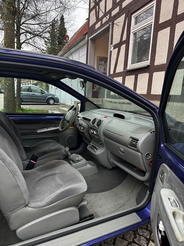 Second-hand Renault Twingo Expression 75 CP (55 kW) 2001 Albastru Hatchback