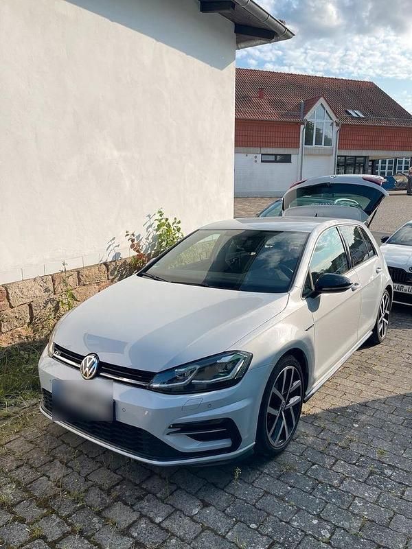 Gebraucht VW Golf VII Highline 150 PS (110 kW) 2018 Weiß Limousine