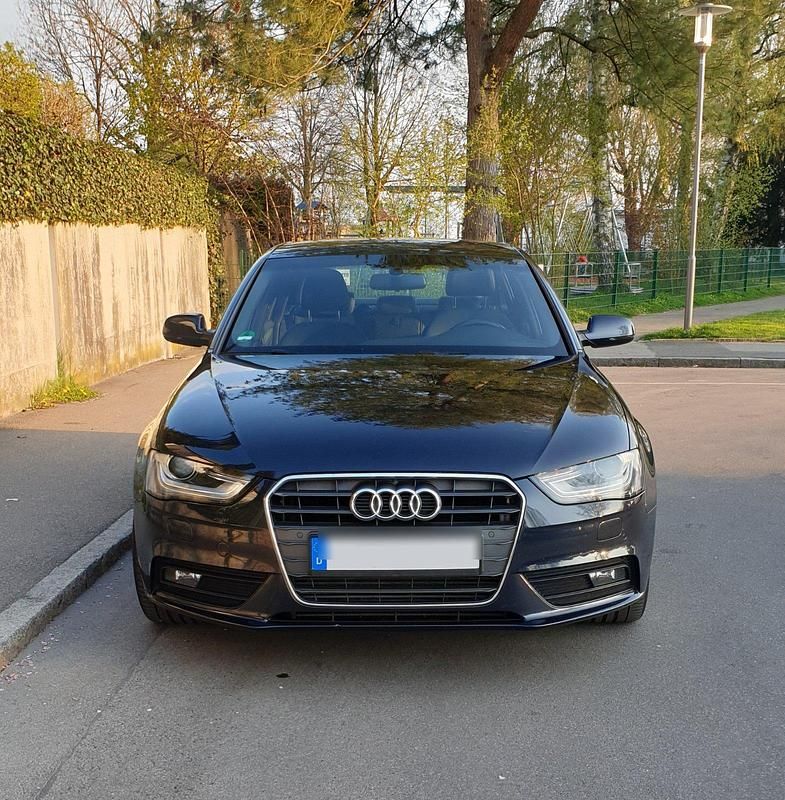 Gebraucht Audi A4 S-Line 170 PS (125 kW) 2012 Blau Limousine