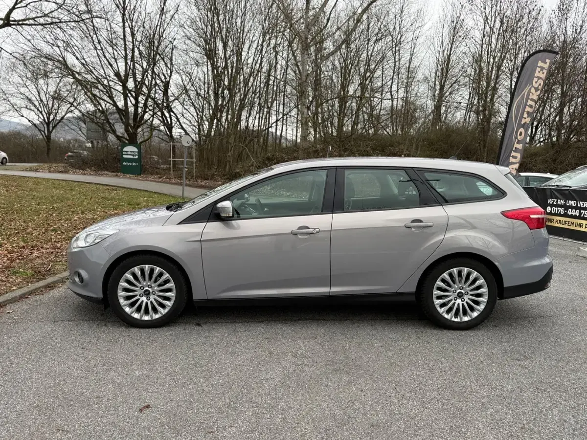 Używany Ford Focus Trend 101 KM (74 kW) 2014 Srebrny Sedan/Limuzyna