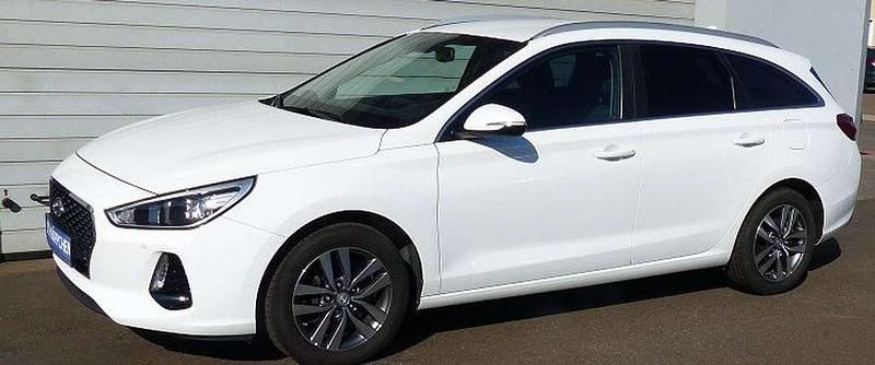 Weiß Gebraucht 2017 Hyundai i30 Kombi | 13.900 € (Teuer) - Bild 1/4