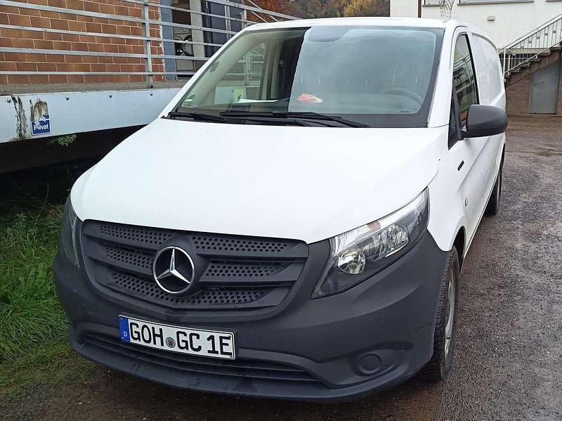 Weiß Gebraucht 2021 Mercedes e-Vito Van / Kleinbus | 15.999 € (Etwas zu teuer) - Bild 1/4