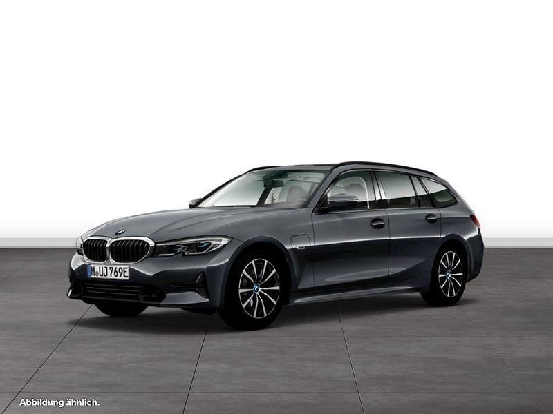 Mineralgrau metallic Gebraucht 2022 BMW 330e Shadowline Kombi | 39.604 € (Etwas zu teuer) - Bild 1/4