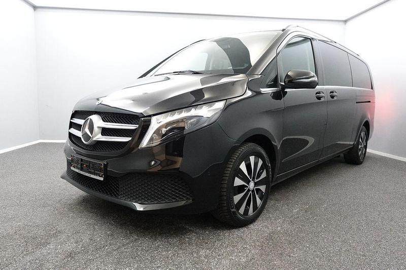 Schwarz Gebraucht 2023 Mercedes V300 Van / Kleinbus | 51.699 € (Superpreis) - Bild 1/4