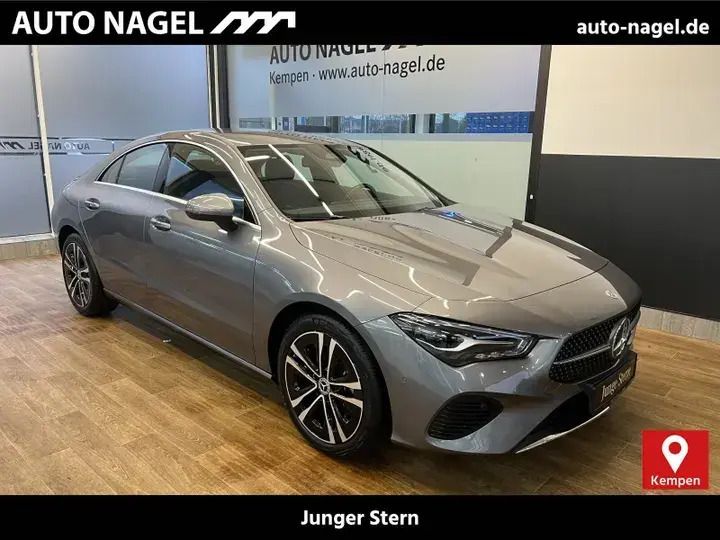 Mountaingrau Gebraucht 2023 Mercedes CLA180 Progressive Limousine | 31.287 € (Fairer Preis) - Bild 1/4