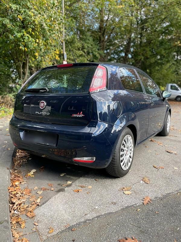 Schwarz Gebraucht 2013 Fiat Punto Street Kleinwagen | 2.699 € - Bild 1/4