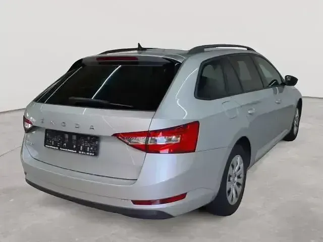Gebraucht Skoda Superb Active 150 PS (110 kW) 2022 Silber Kombi