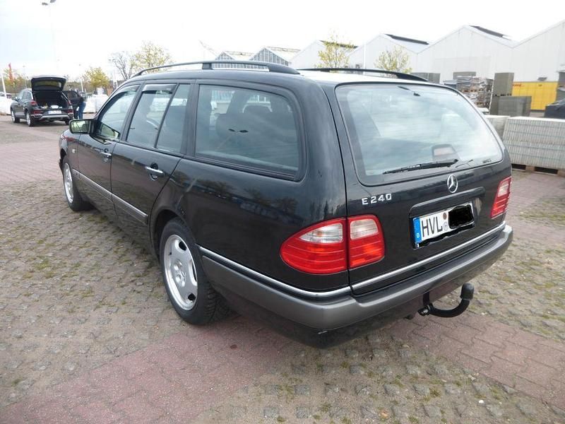 Gebraucht Mercedes 240 170 PS (125 kW) 1998 Schwarz Limousine