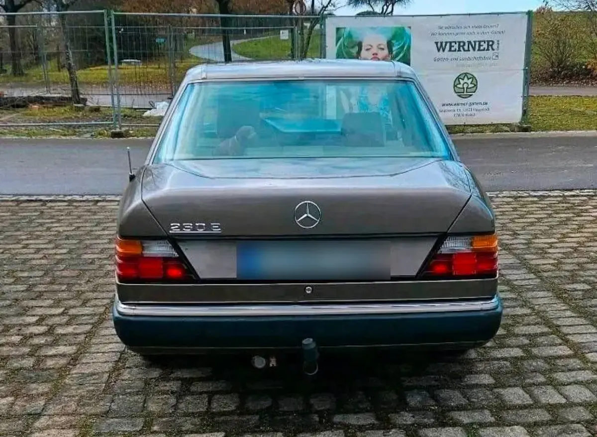 Gebraucht Mercedes E230 132 PS (97 kW) 1991 Braun Limousine