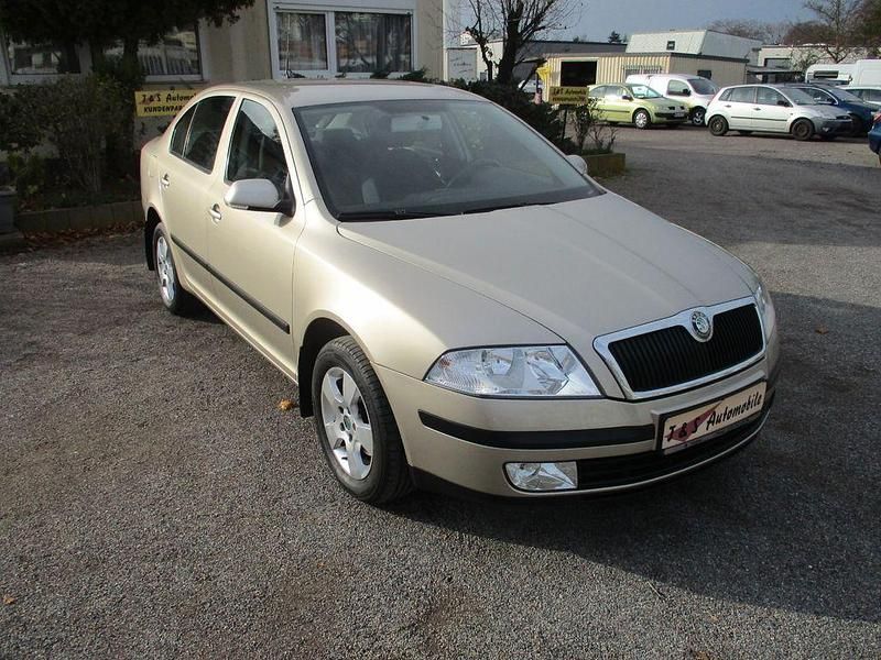Beige Gebraucht 2004 Skoda Octavia Ambiente Limousine | 2.499 € (Fairer Preis) - Bild 1/4