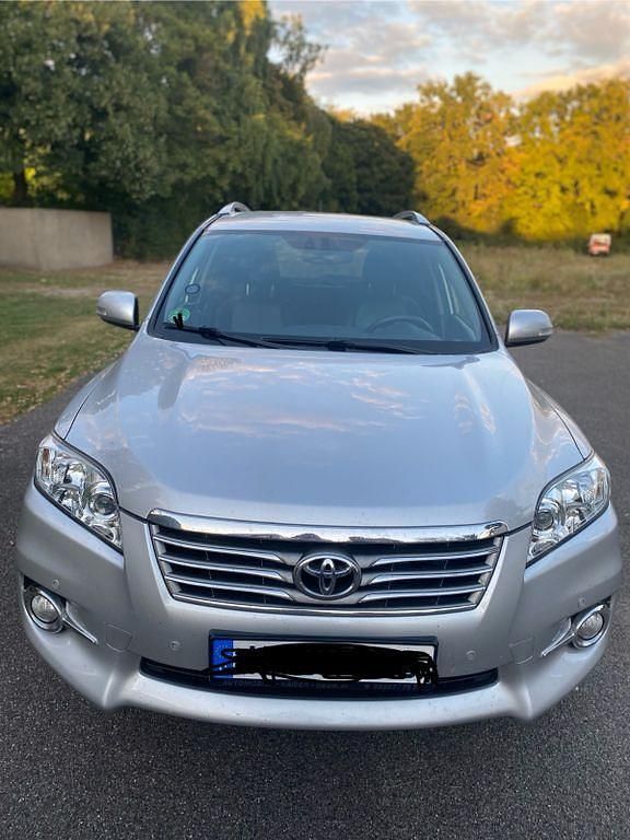 Silber Gebraucht 2011 Toyota RAV4 Travel SUV | 11.400 € (Fairer Preis) - Bild 1/4