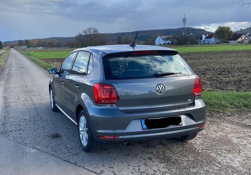 Gebraucht VW Polo Comfortline 90 PS (66 kW) 2015 Grau Limousine
