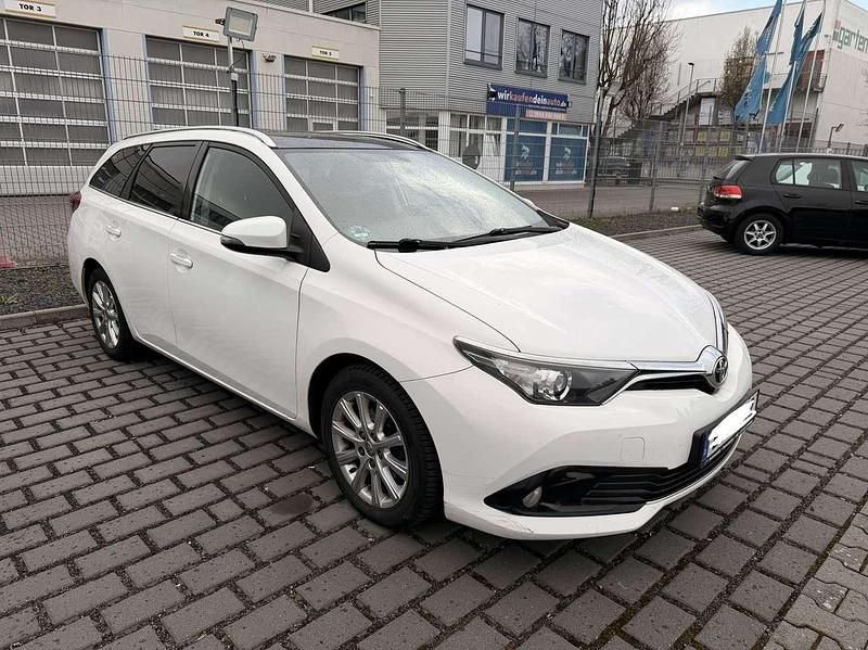 Gebraucht Toyota Auris Design 111 PS (81 kW) 2015 Weiß Kombi