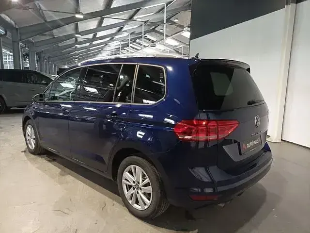Gebraucht VW Touran Comfortline 150 PS (110 kW) 2023 Blau Van / Kleinbus