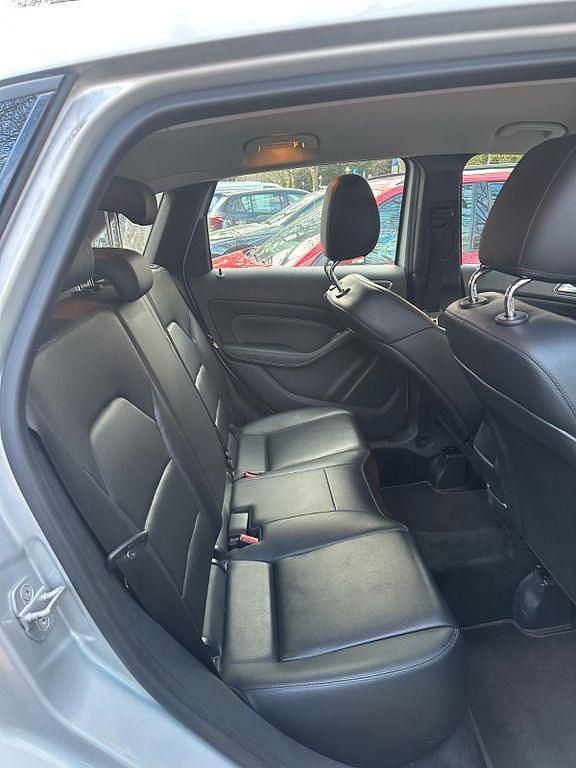 Gebraucht Mercedes B180 122 PS (89 kW) 2012 Silber Van / Kleinbus