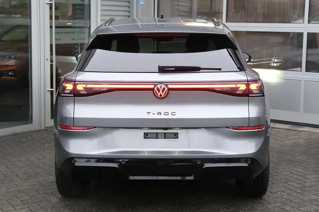 Neu VW T-Roc R-line 150 PS (110 kW) 2026 Wolf grey metallic SUV