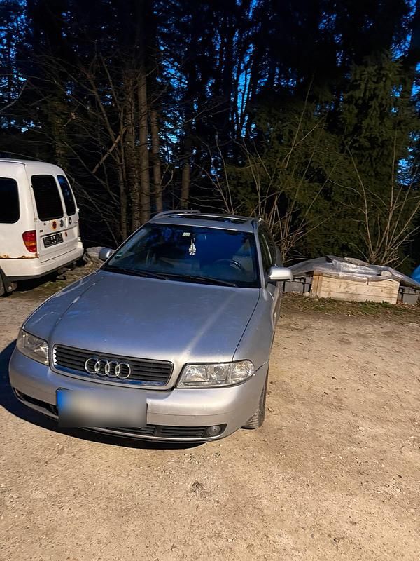 Gebraucht Audi A4 115 PS (84 kW) 2000 Silber Kombi
