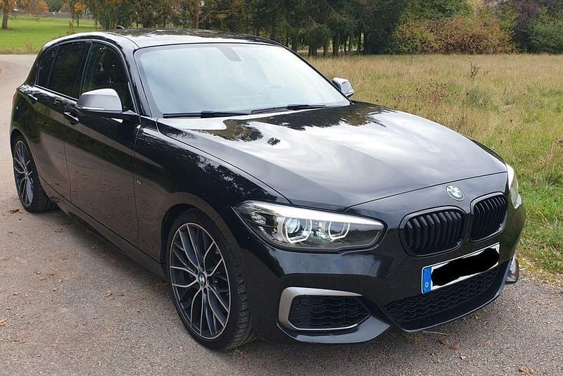Schwarz Gebraucht 2018 BMW M140 M Sport Limousine | 26.200 € (Fairer Preis) - Bild 1/4
