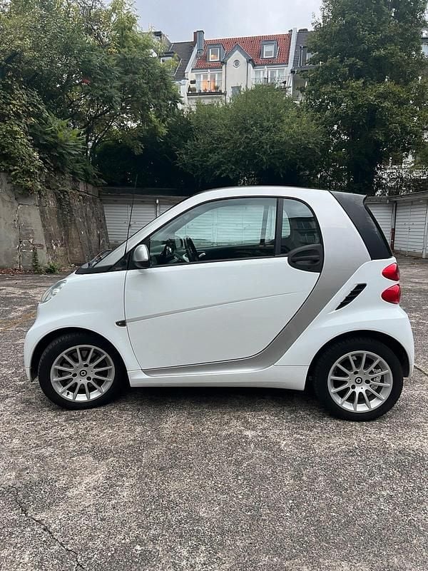Weiß Gebraucht 2012 Smart ForTwo Coupé Kleinwagen | 4.490 € (Guter Preis) - Bild 1/4