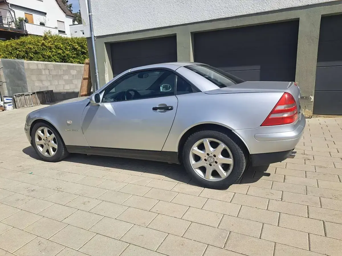 Gebraucht Mercedes SLK230 193 PS (141 kW) 1998 Silber Cabrio