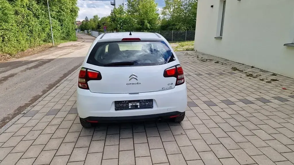 Używany Citroën C3 PureTech 82 KM (60 kW) 2014 Biały Sedan/Limuzyna