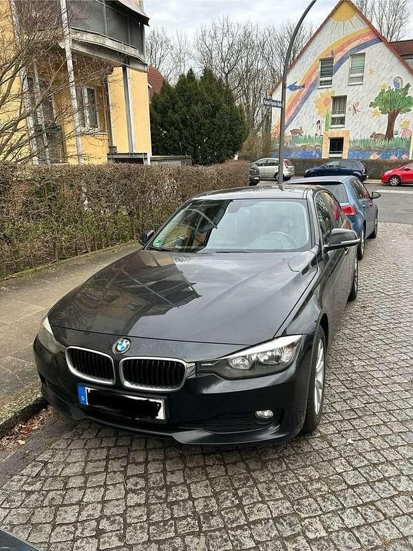 Schwarz Gebraucht 2013 BMW 320 Efficient Dynamics Limousine | 10.400 € (Guter Preis) - Bild 1/4