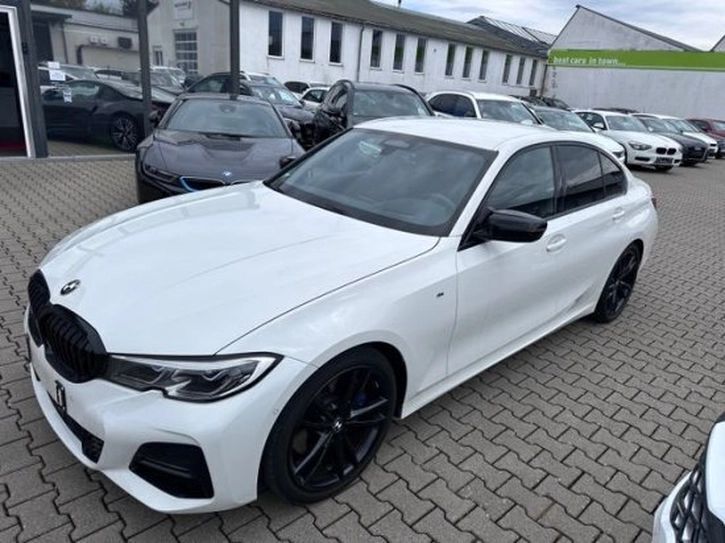 Weiss Gebraucht 2019 BMW 330 M Sport Limousine | 45.397 € - Bild 1/4